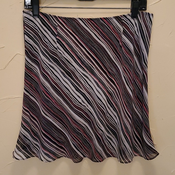 SALE🌞3/$30🌞 Express Flowy Short Skirt Sz XS - Picture 2 of 4